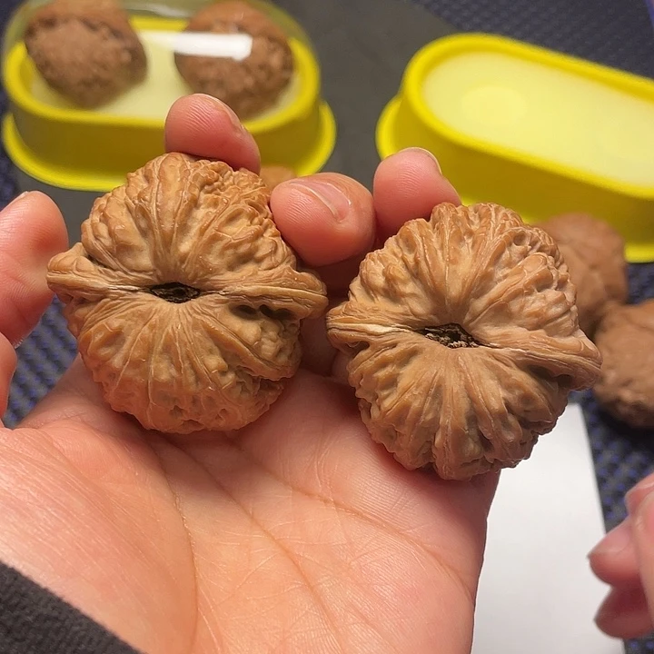 文玩核桃吊坠元宝