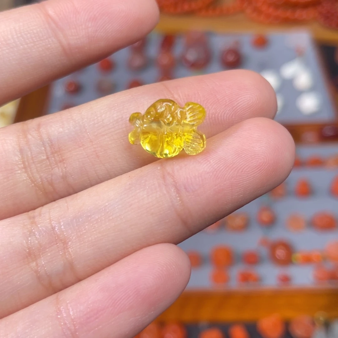 琥珀未镶嵌裸石嘟嘟鱼