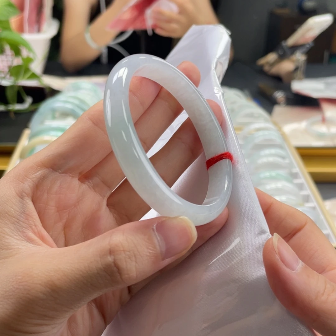 翡翠手镯（贵妃镯）未镶嵌