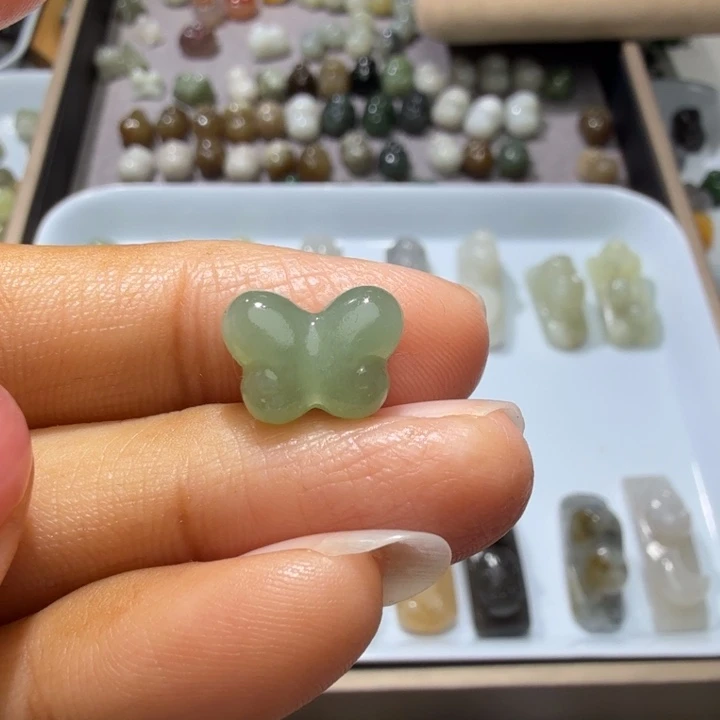 和田玉未镶嵌珠宝奇石