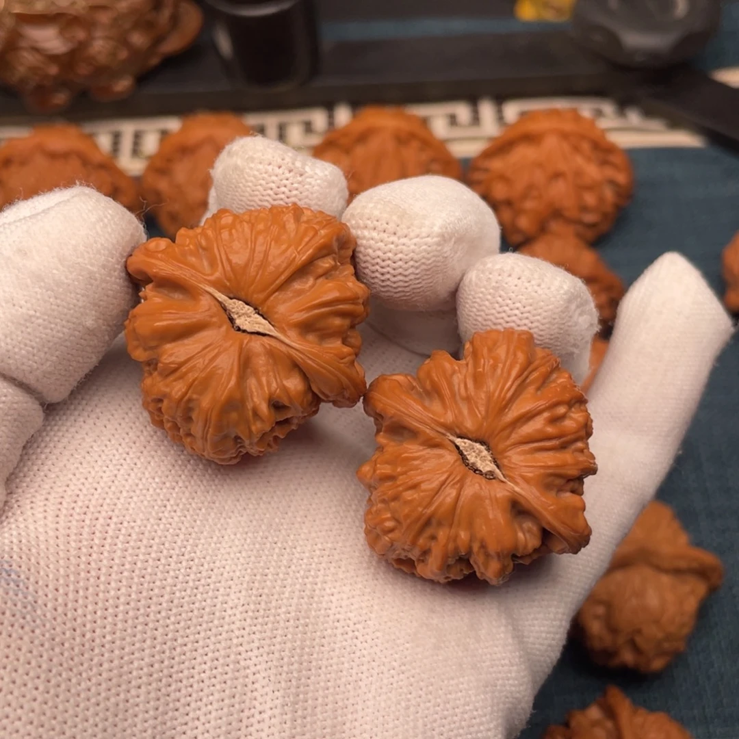 泡***芙把件文玩核桃35红皮老树球白