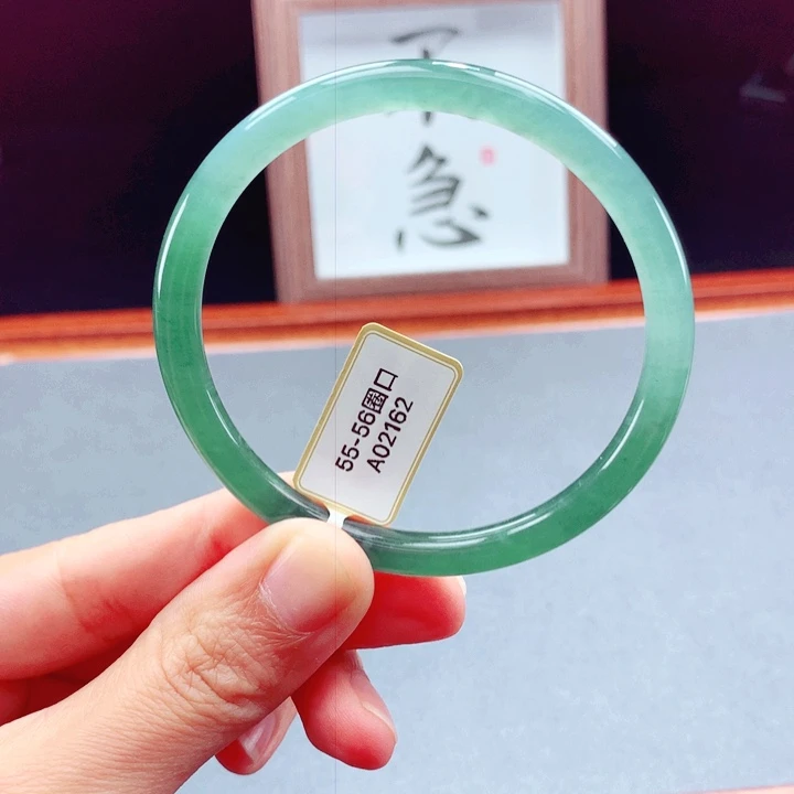 未镶嵌手镯翡翠圆镯