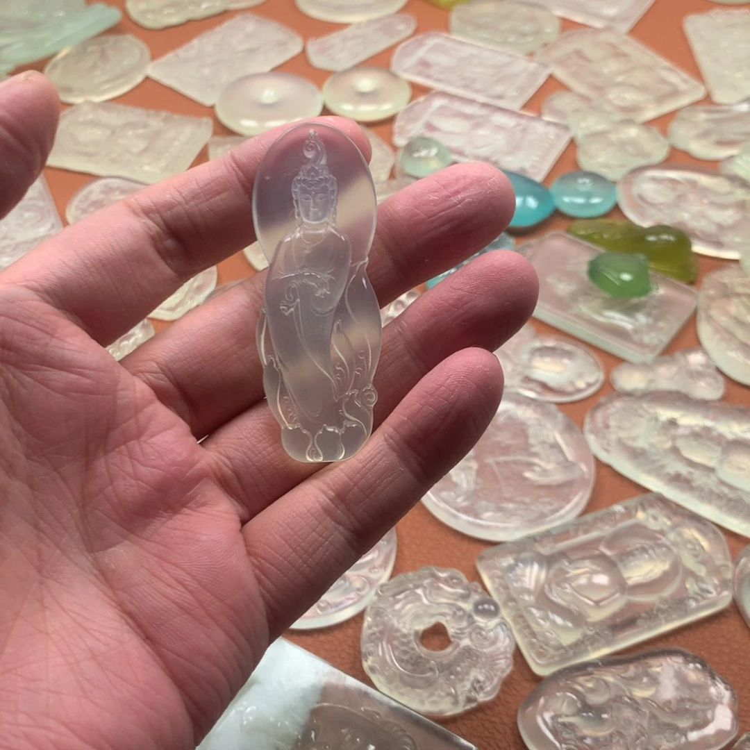 蛇纹石玉颈饰未镶嵌