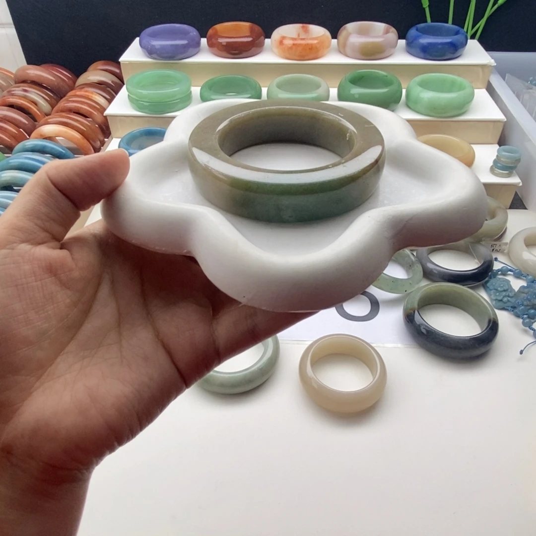 石英岩玉未镶嵌手镯