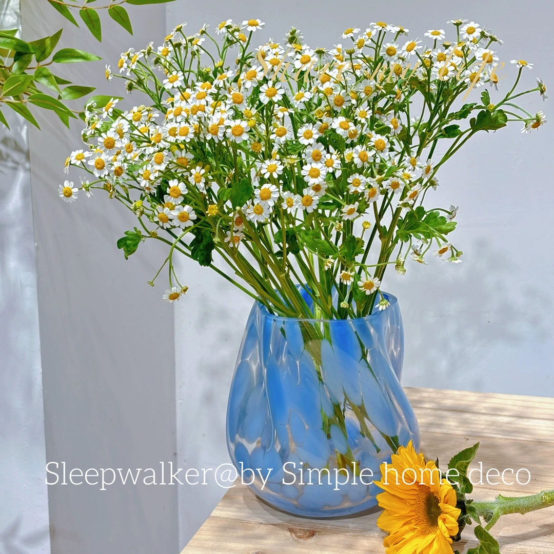 口10高17厘米 蓝色彩点扭曲纹路玻璃花瓶烛台