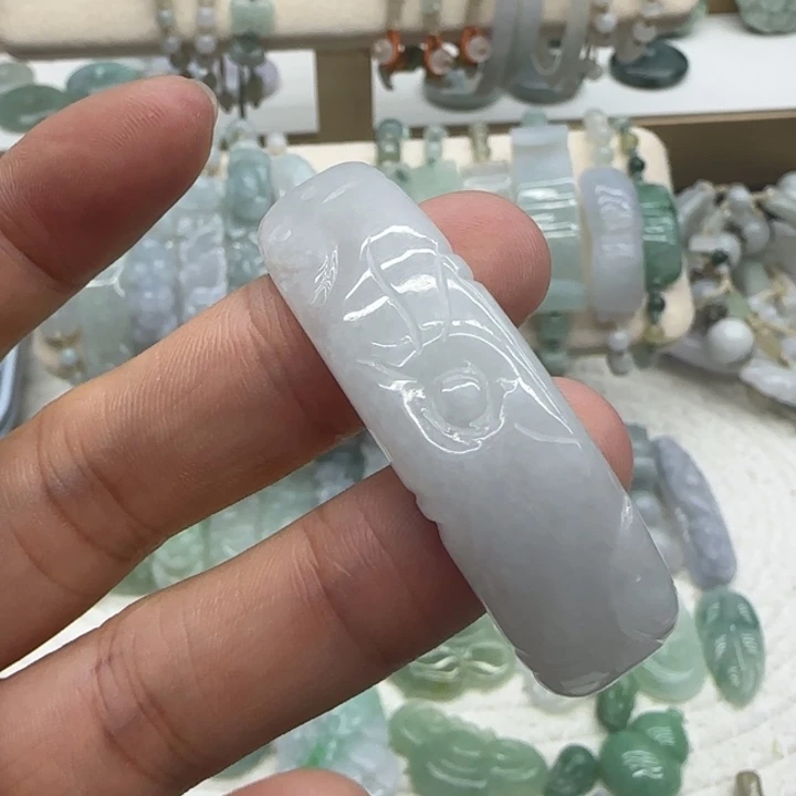 乔***子未镶嵌手链翡翠手牌