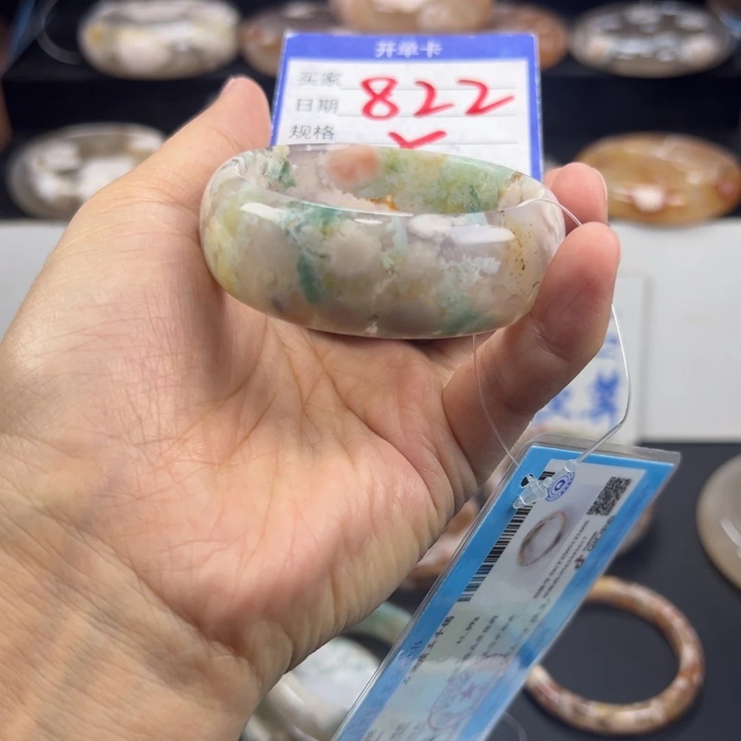 多***啡未镶嵌手镯石英质玉