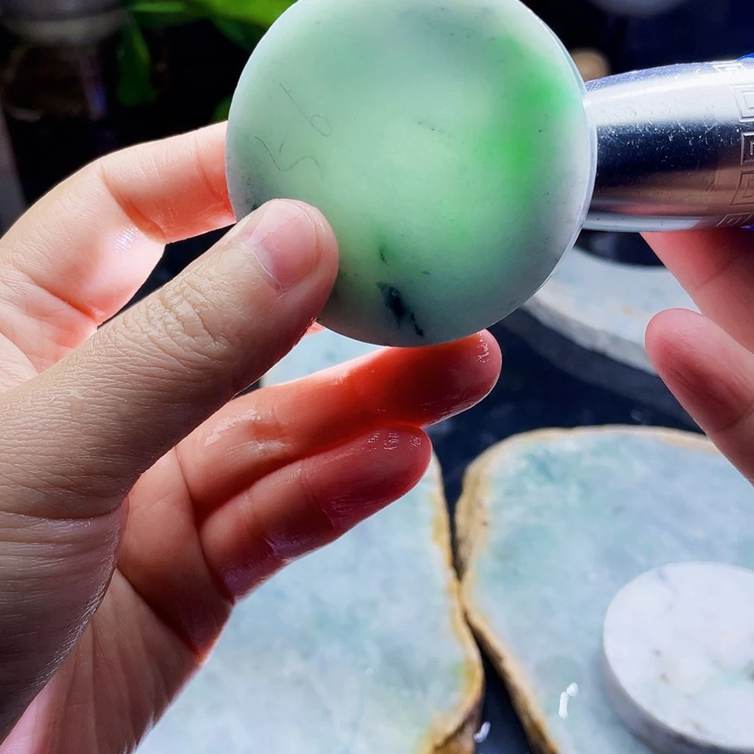 翡翠未镶嵌颈饰毛料21