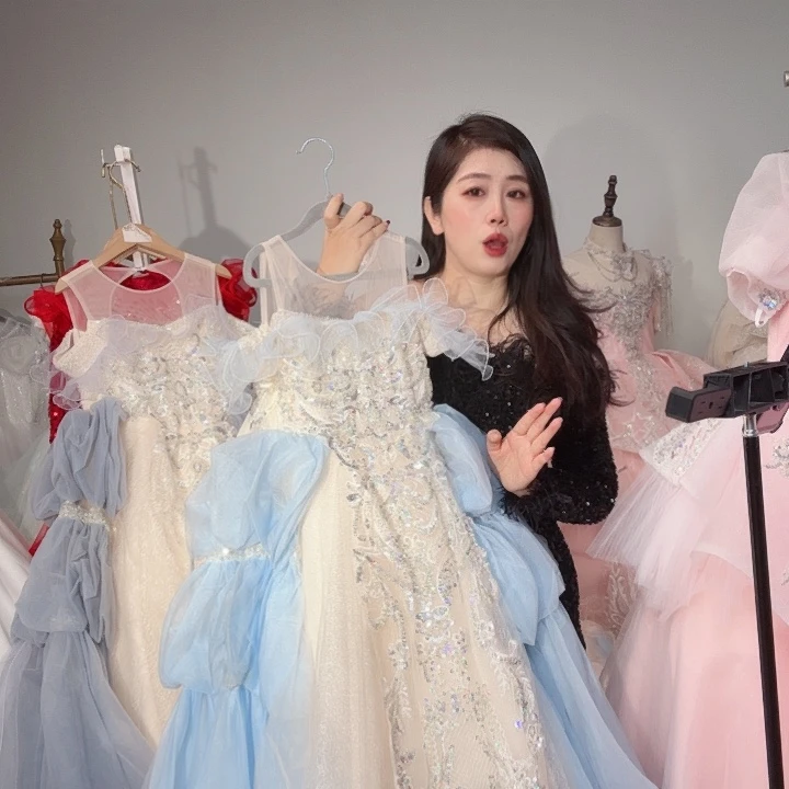 儿童礼服额额额额额额额让人觉得