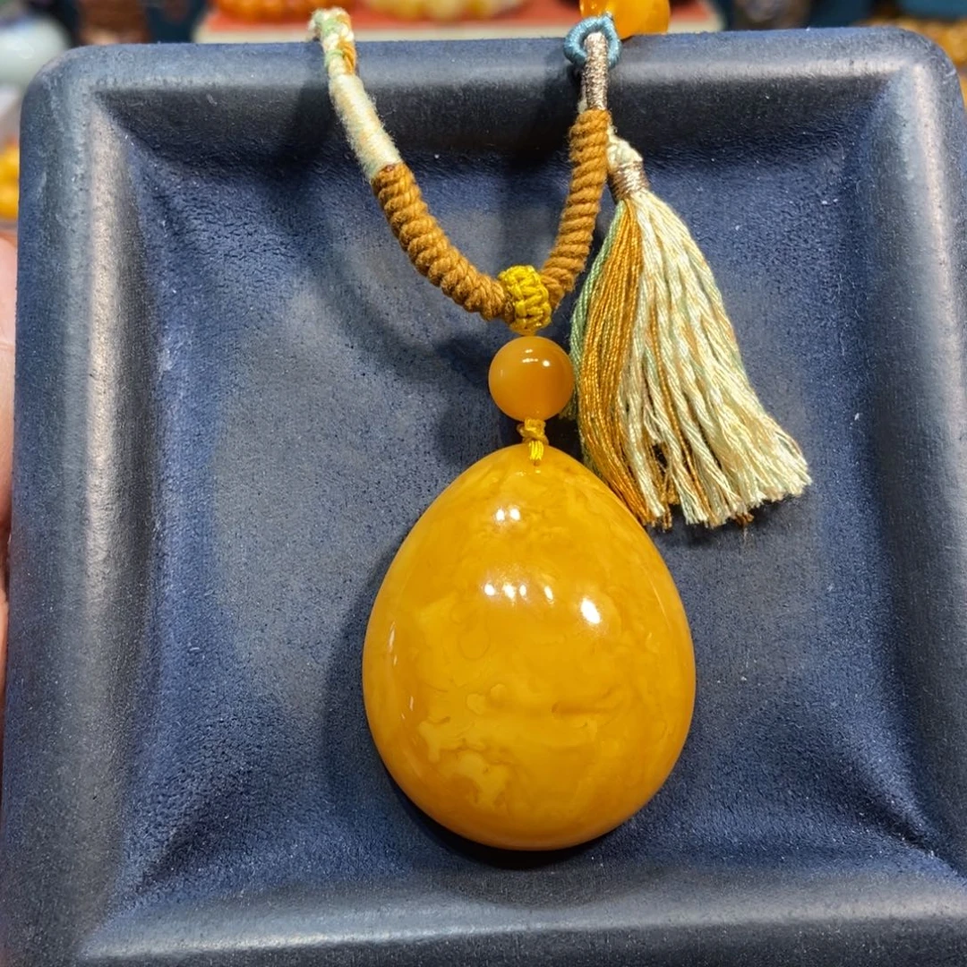 琥珀未镶嵌颈饰蜜蜡