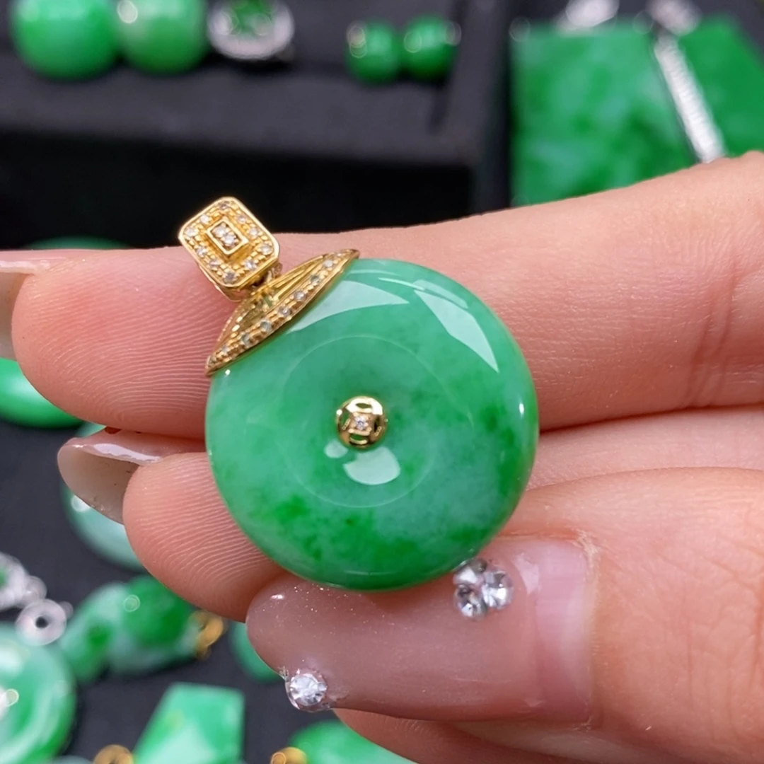 翡翠颈饰未镶嵌翡翠