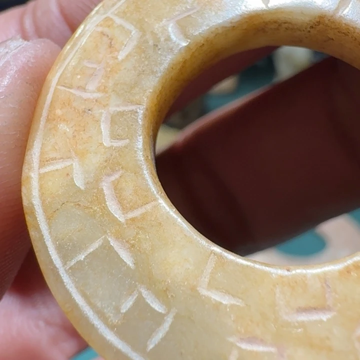 和田玉（糖玉）颈饰未镶嵌山****红