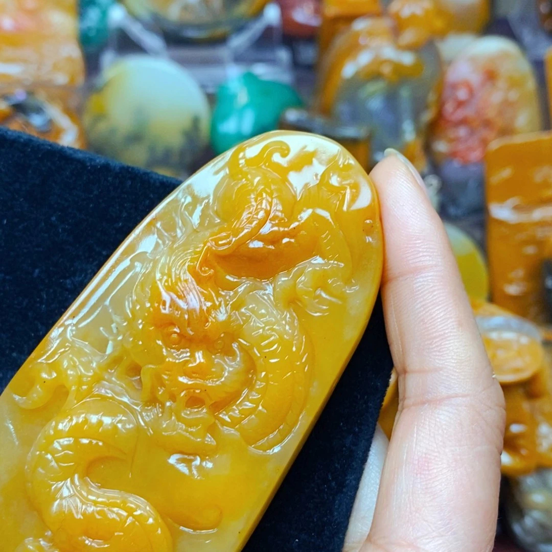 未镶嵌石英质玉（黄龙玉）颈饰