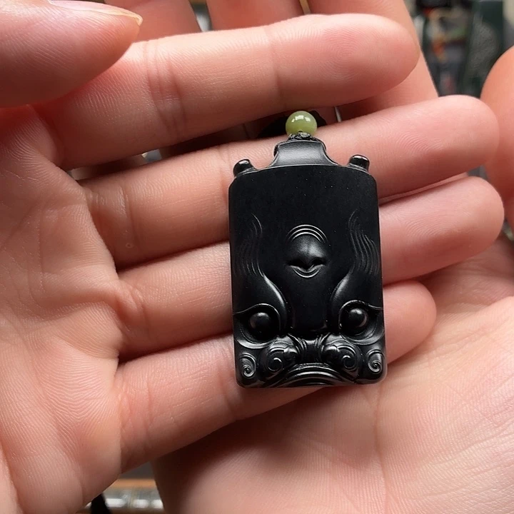 啊***钊和田玉未镶嵌颈饰