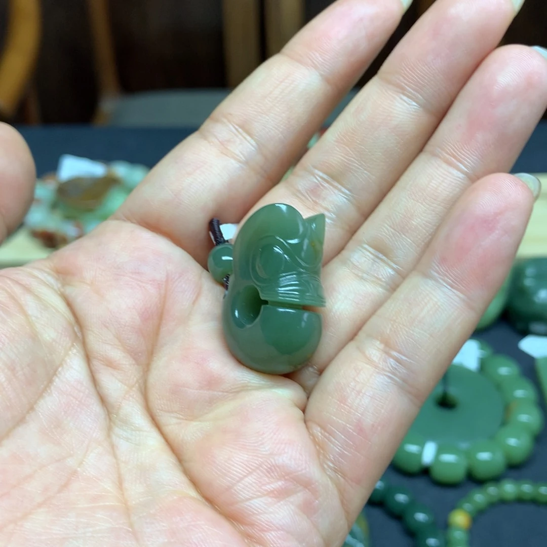 岫岩河磨玉（透闪石质玉）颈饰未镶嵌