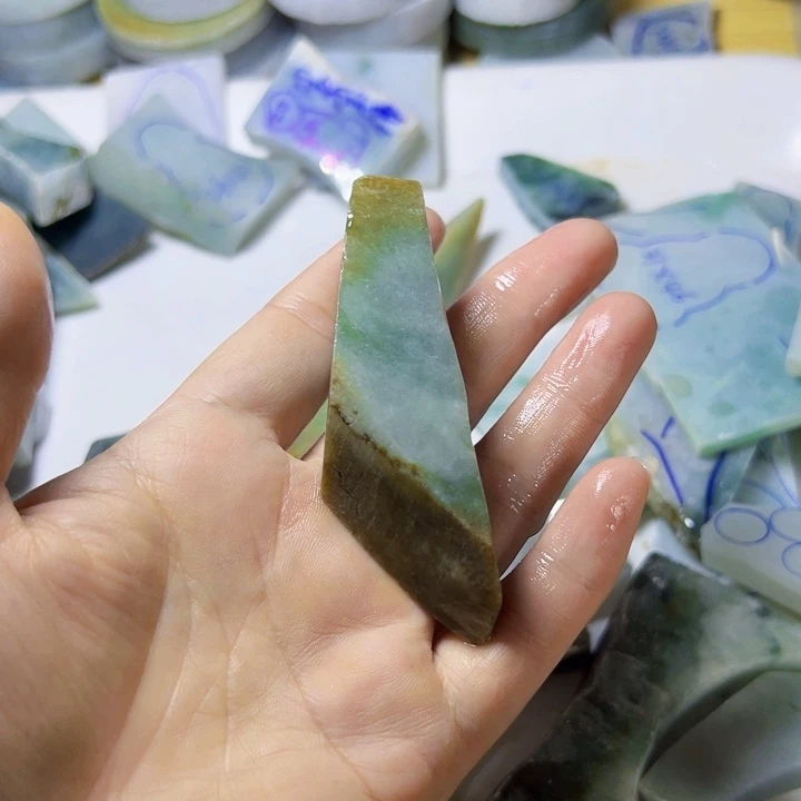 颈饰未镶嵌翡翠天****叮