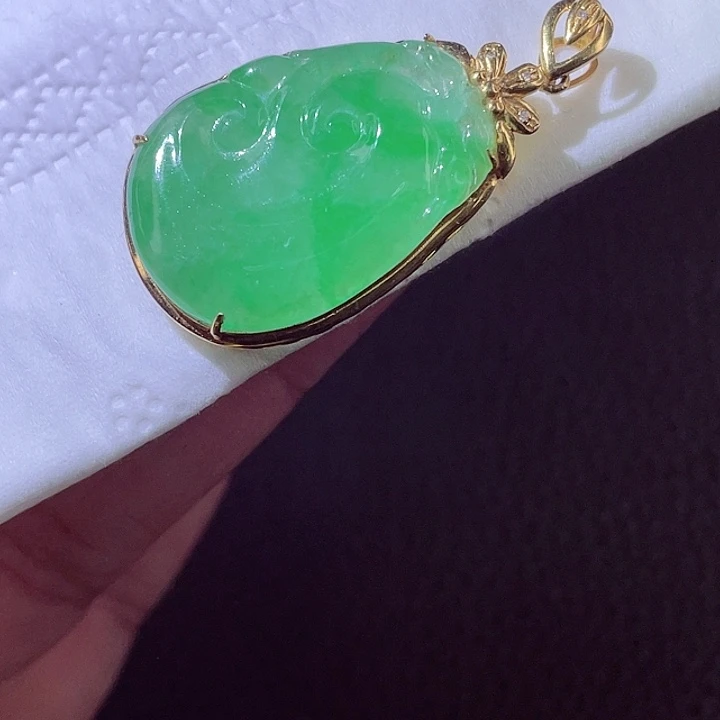 颈饰18K金镶嵌翡翠翡翠