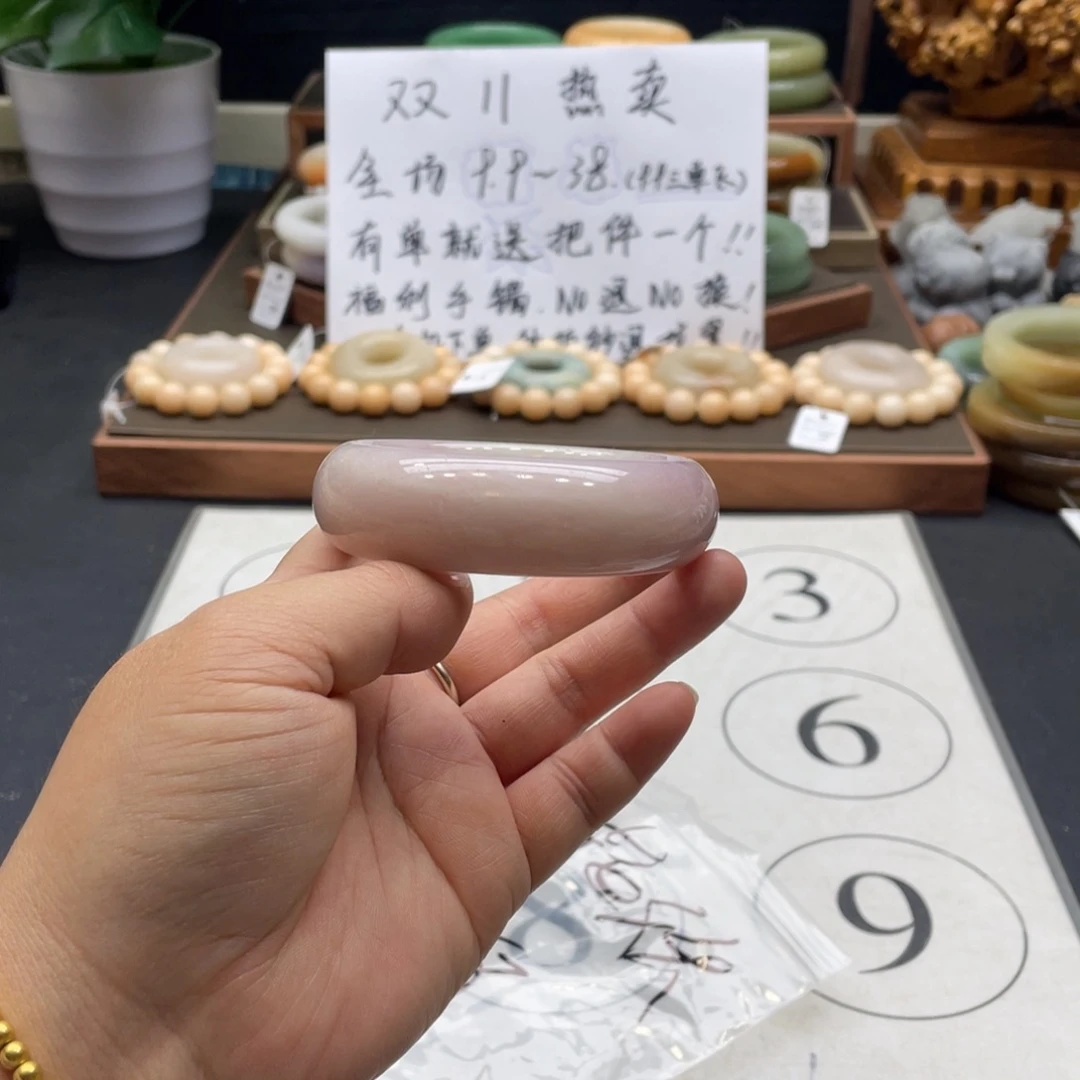 *****石英岩玉未镶嵌手镯