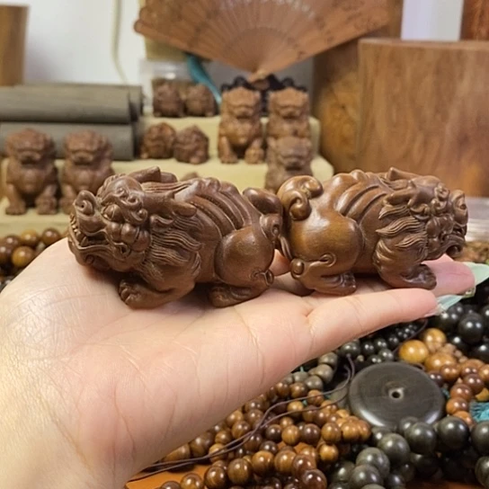 老山檀香貔貅手把件一对