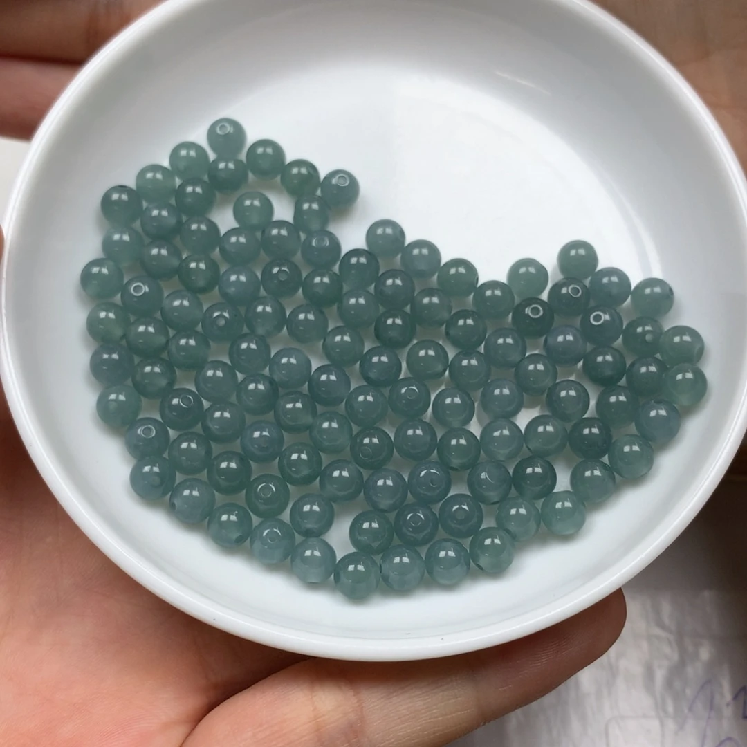 翡翠颈饰未镶嵌随*108颗。