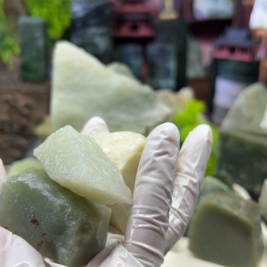 样***红和田玉未镶嵌挂件