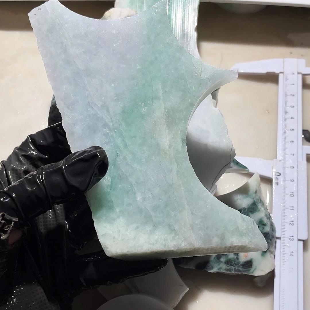 翡翠未镶嵌颈饰边角料