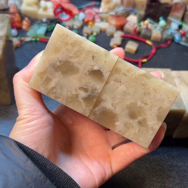 虫***@印石伊犁石5.0*5.0*5.0两枚