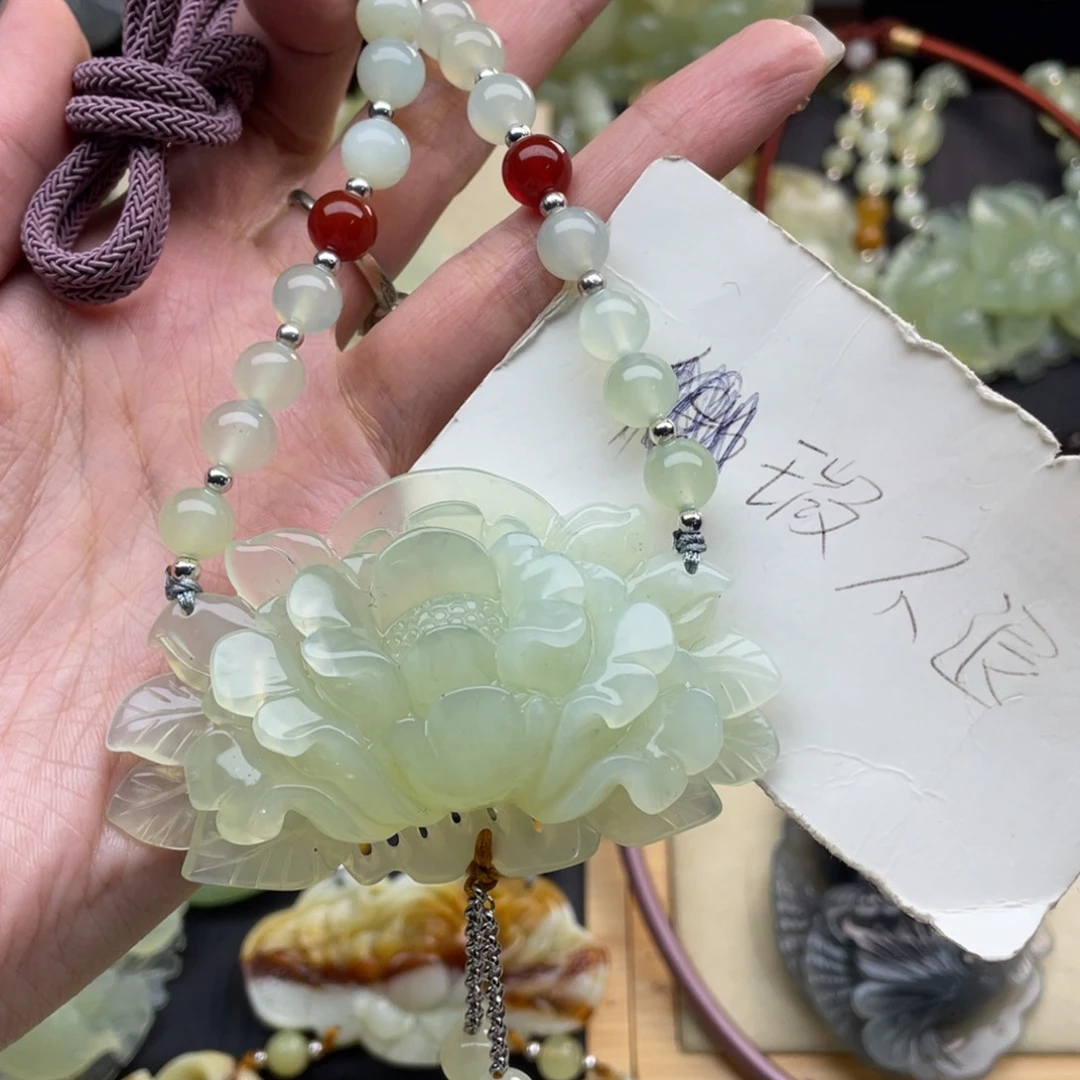 蛇纹石玉颈饰未镶嵌