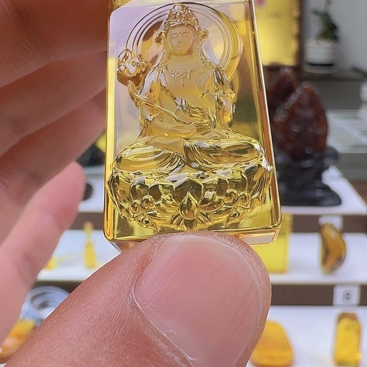 未镶嵌颈饰琥珀大势至