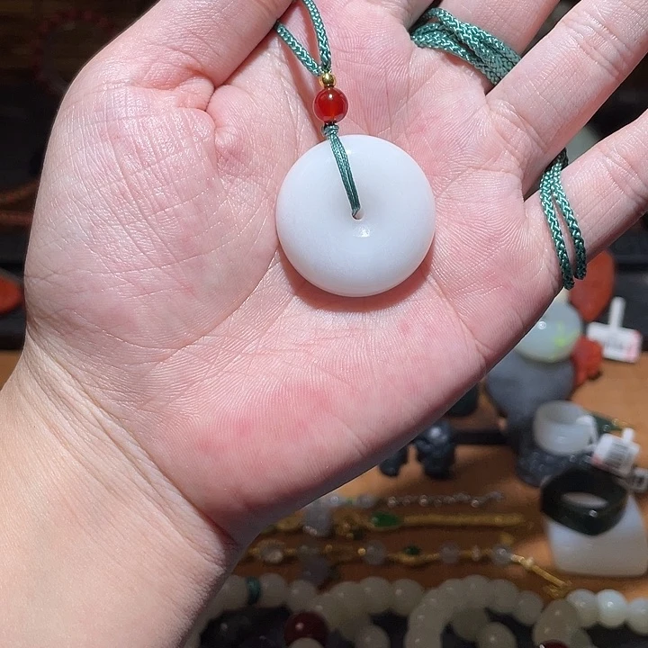 颈饰未镶嵌软玉吊坠