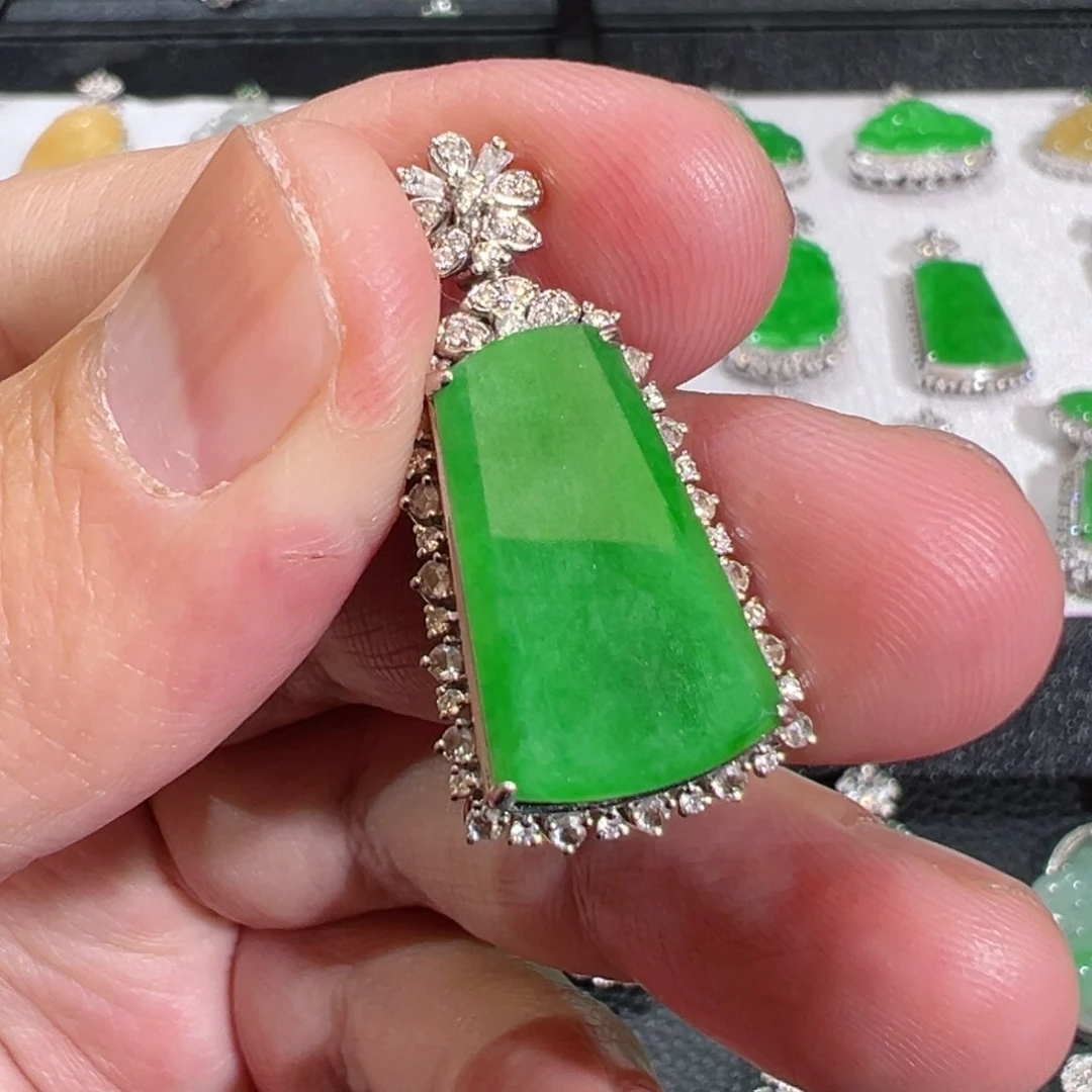 【闪购商品】翡翠吊坠(不含链)18K金镶嵌