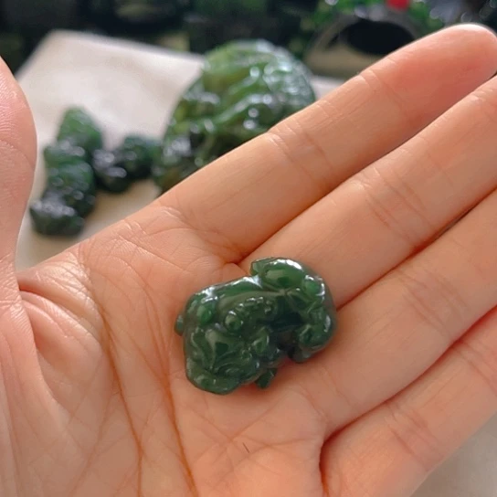 魔***魔蛇纹石玉未镶嵌泰山玉