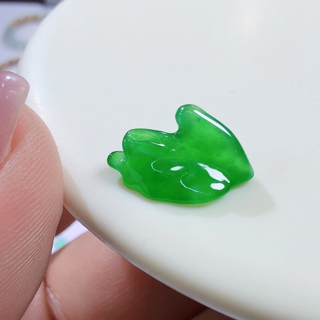 翡翠未镶嵌颈饰裸石