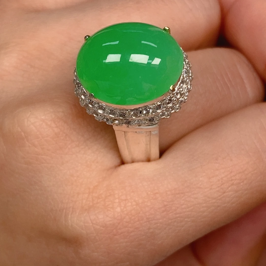 翡翠未镶嵌颈饰飞****?翡翠