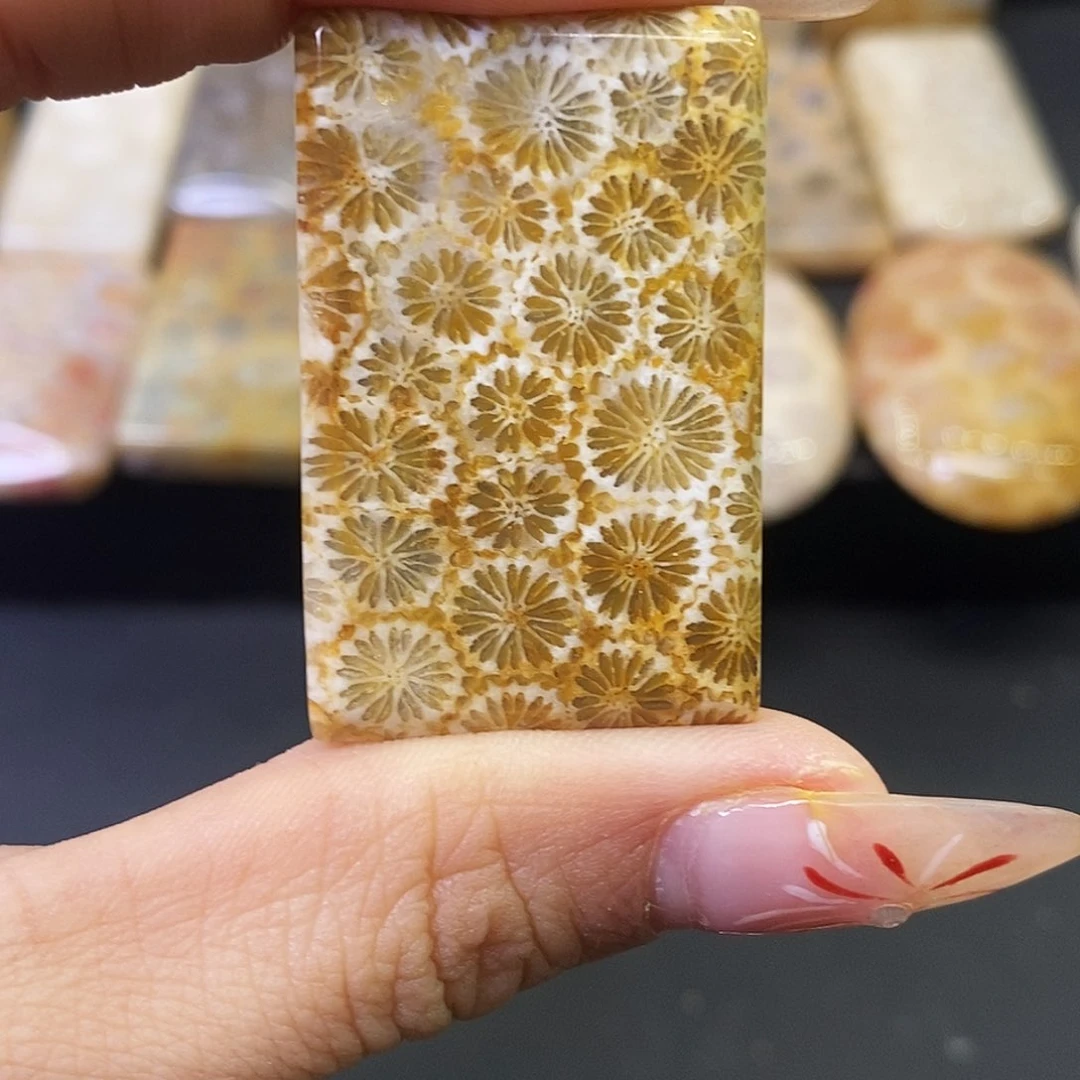 硅化玉颈饰合金达*欧