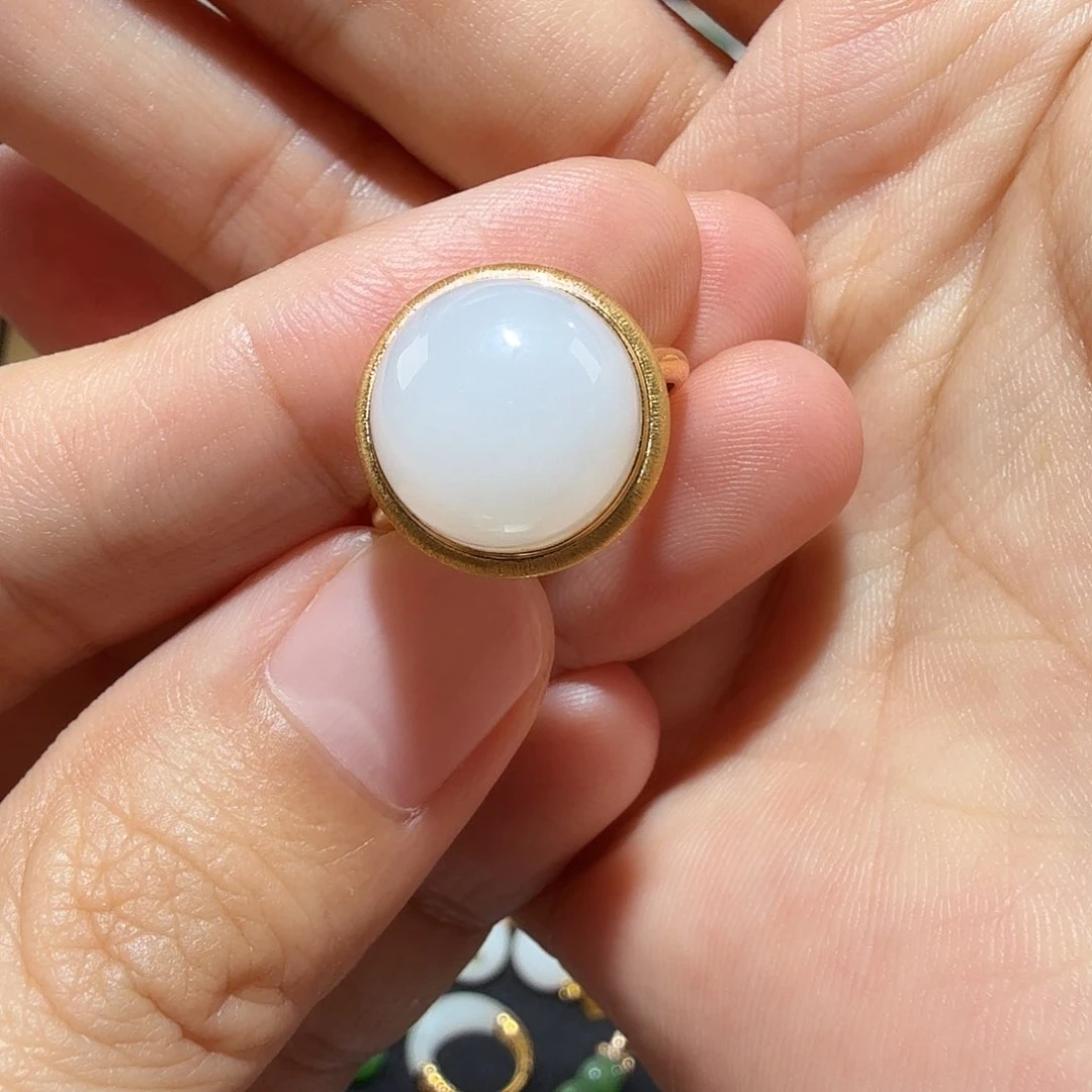 和田玉18K金镶嵌颈饰