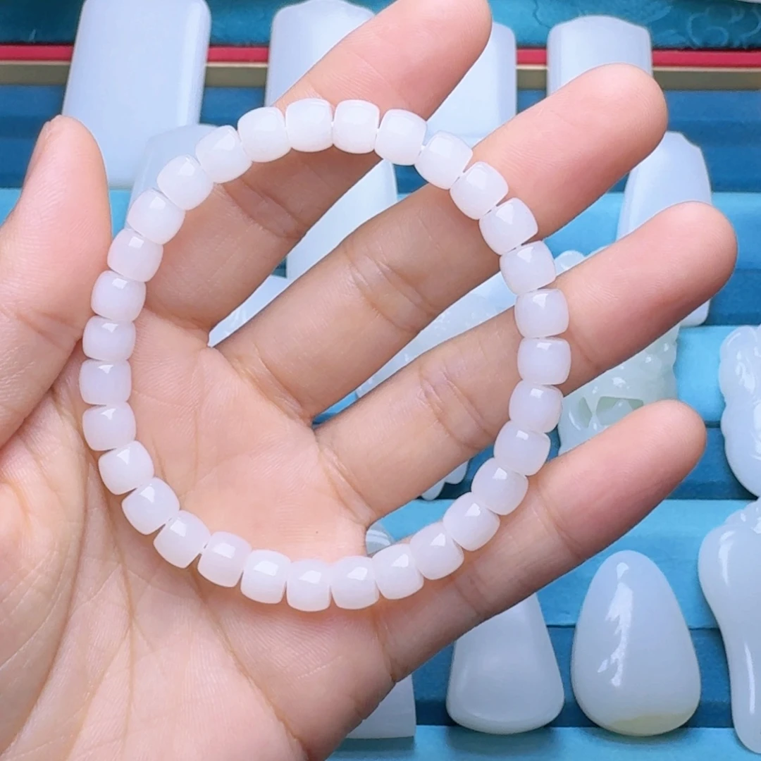 尘***尘和田玉未镶嵌颈饰