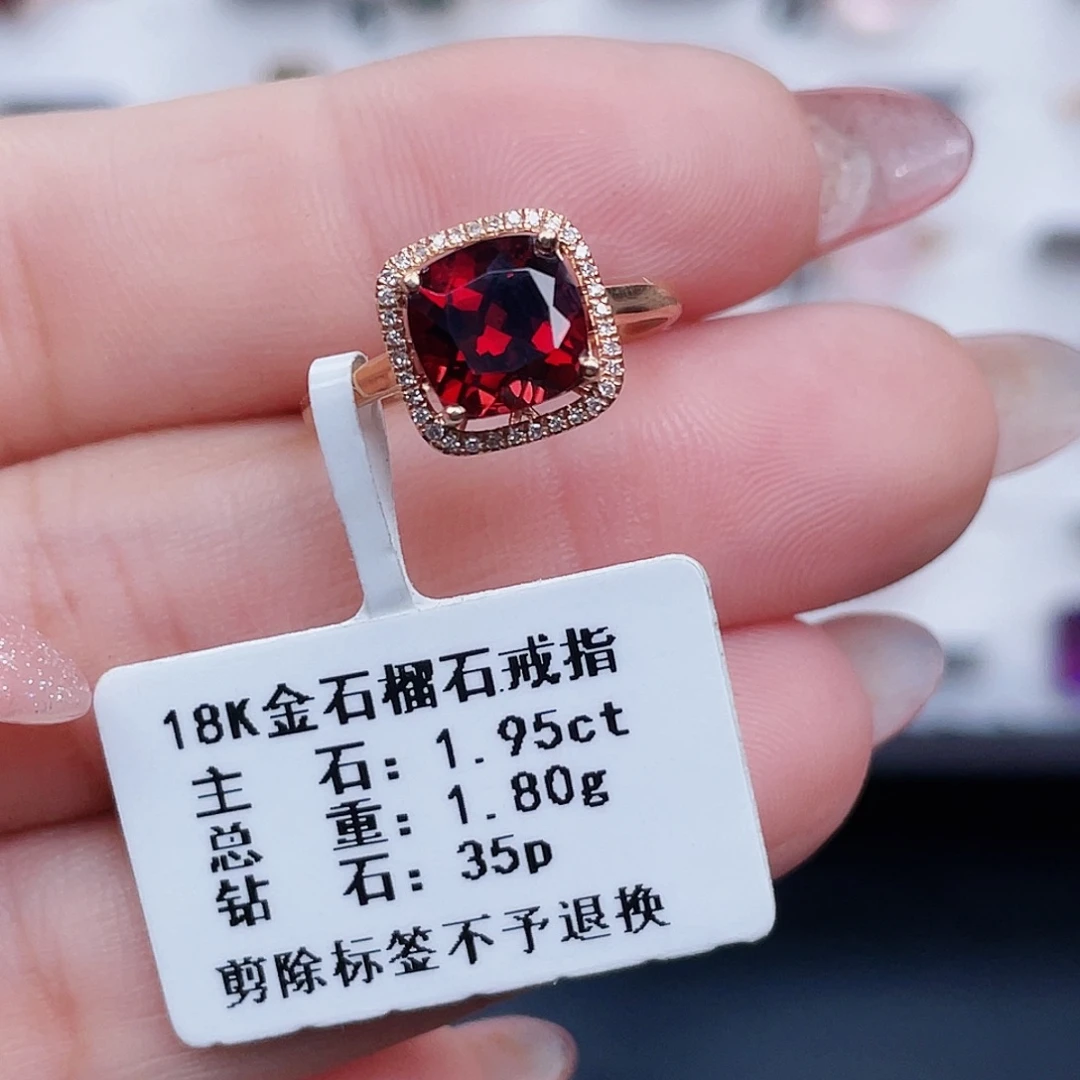 18K金镶嵌戒指石榴石