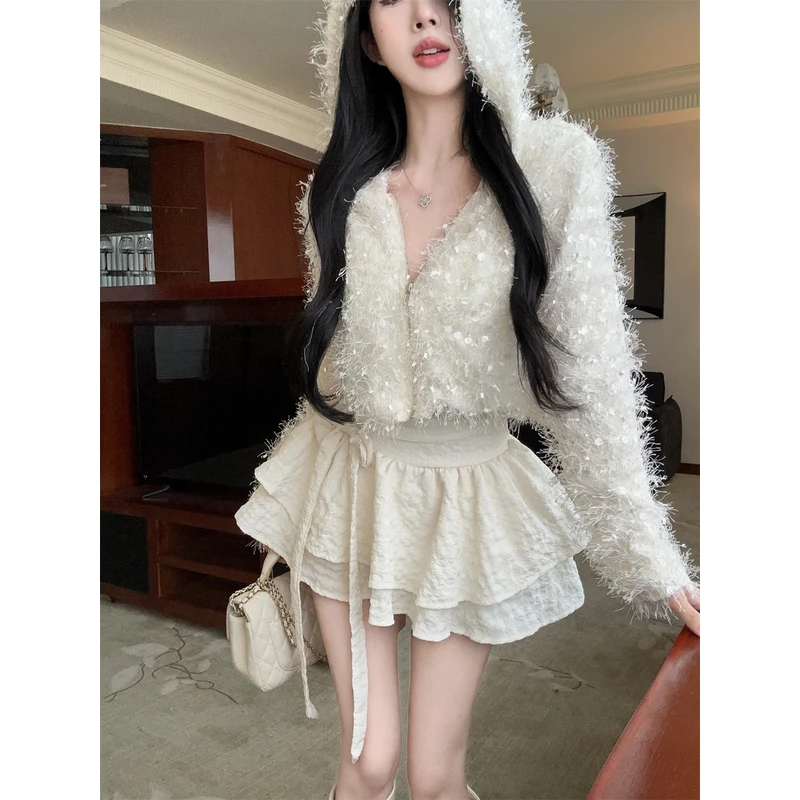 新款时尚气质毛毛绒亮片连帽短外套高腰A字荷叶边裙裤套装女秋冬