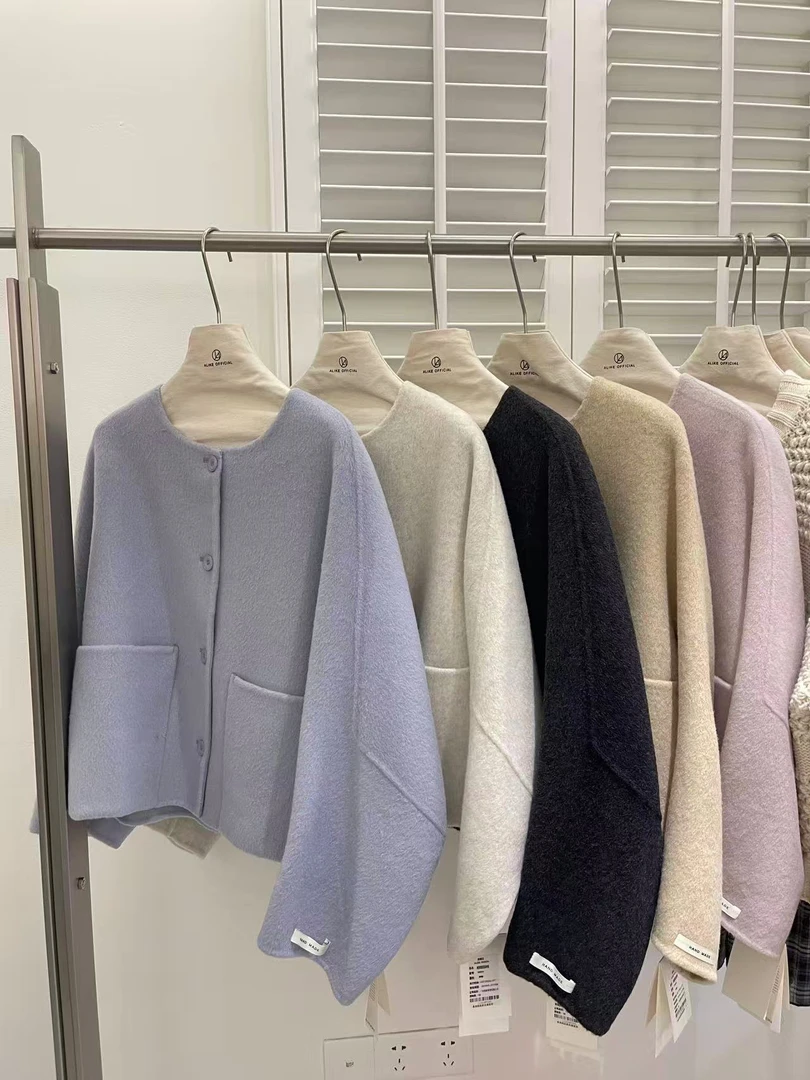 alike@99950 （100羊毛）韩系气质圆领单排扣双面羊毛短外套（衣长56