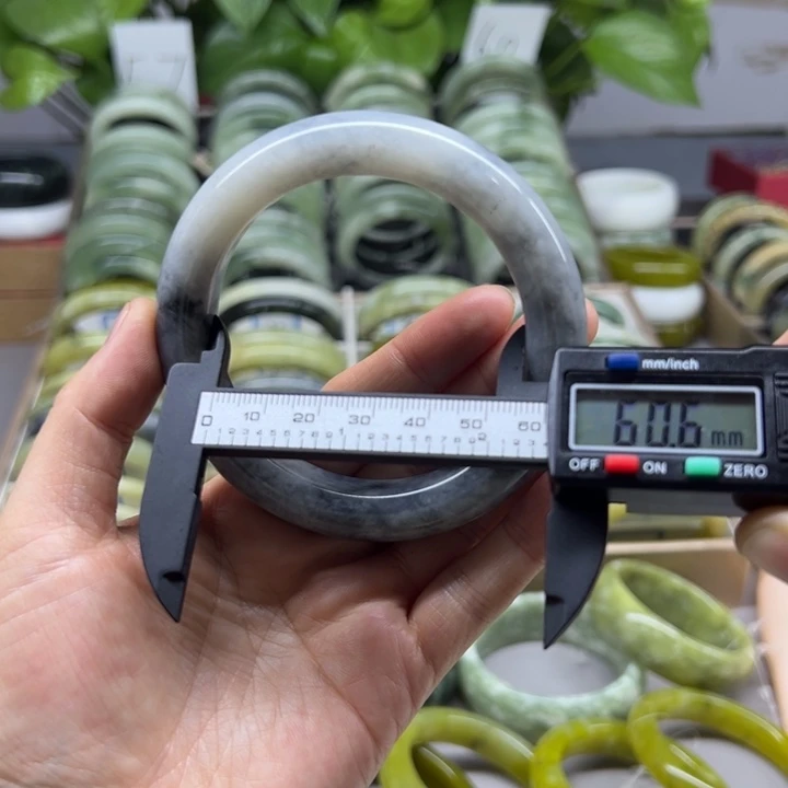 蛇纹石玉未镶嵌手镯40