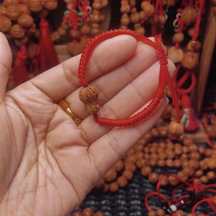 木质类龙纹桃枭挂件