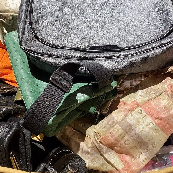 A***O中古香水项链手链耳饰耳钉锆石（处理）
