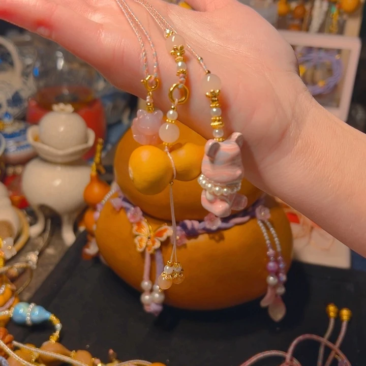 财****猫粉色小葫芦车挂新年快乐