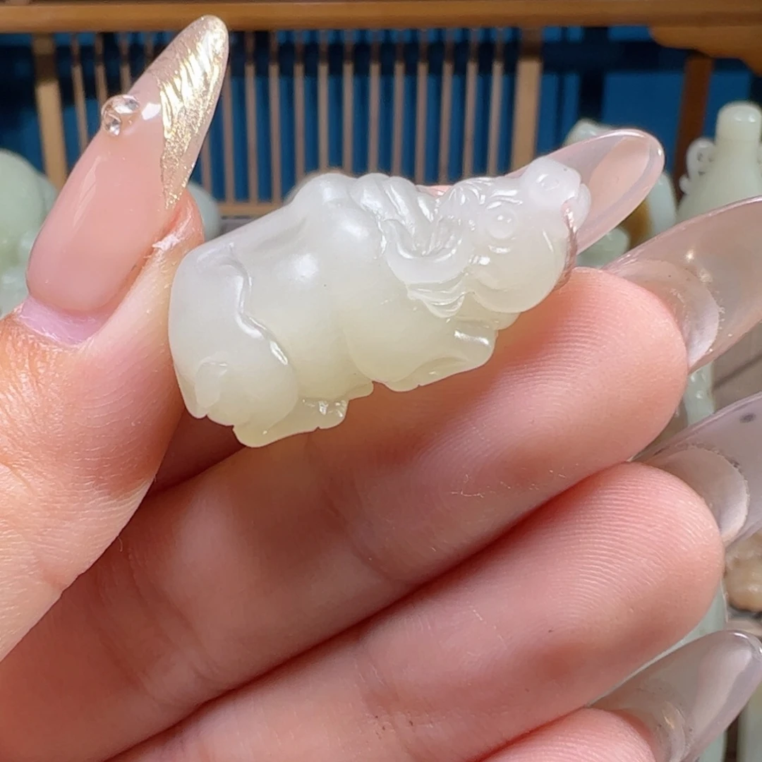 颈饰未镶嵌和田玉（糖玉）