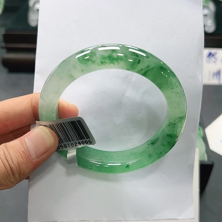 诗***桐未镶嵌手镯石英质玉（非洲翠）