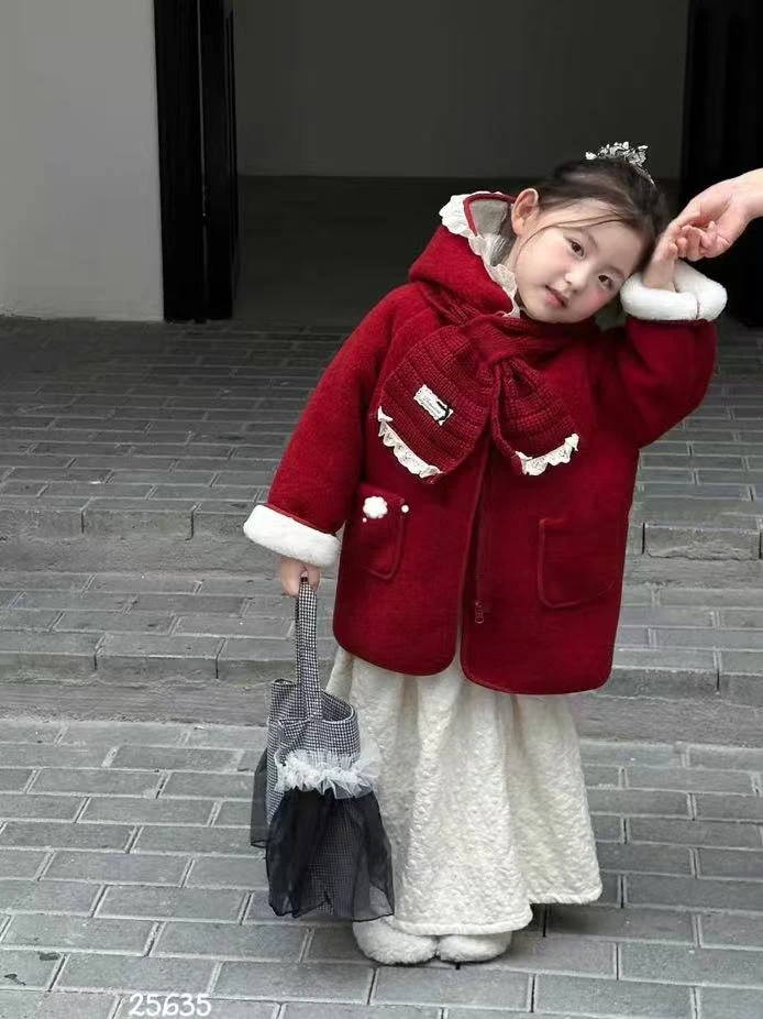 560-562 云朵朵 围巾复合一体外套 25635LUOLA品牌童装
