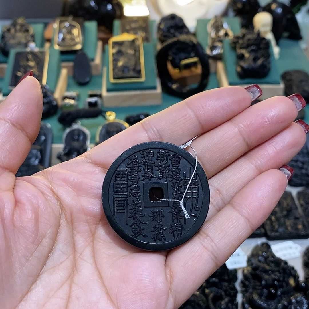 蛇纹石玉颈饰未镶嵌社****人