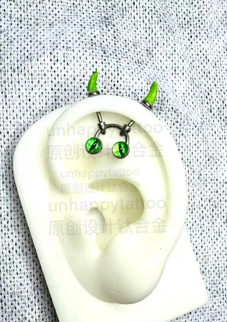 合金树脂耳饰 绿瞳恶魔钉原创设计F136钛合金恶魔钉耳钉饰品耳环