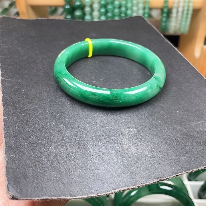 未镶嵌手镯石英质玉